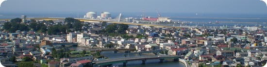 八戸セメントNSPタワーからみた八戸市街と八戸港