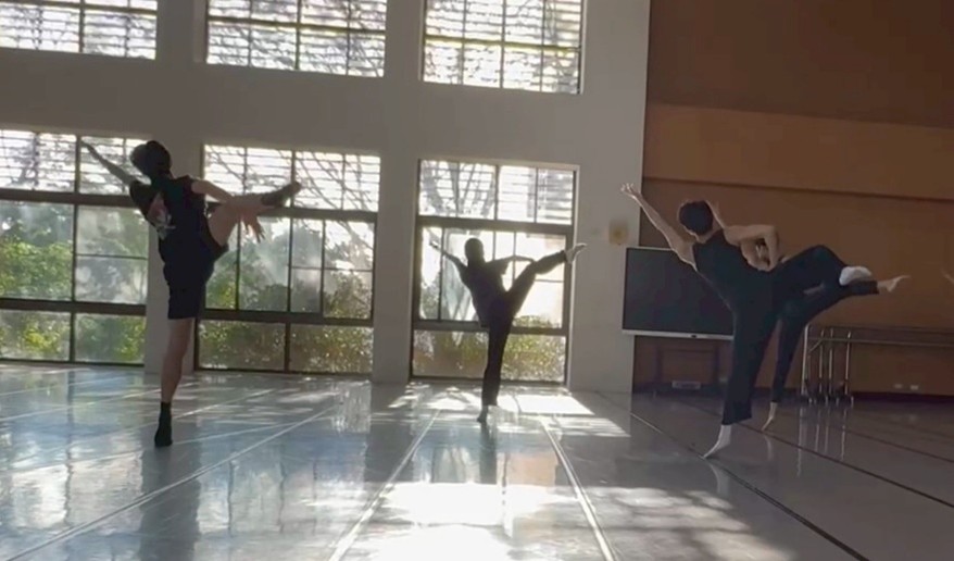 モダンダンスの授業